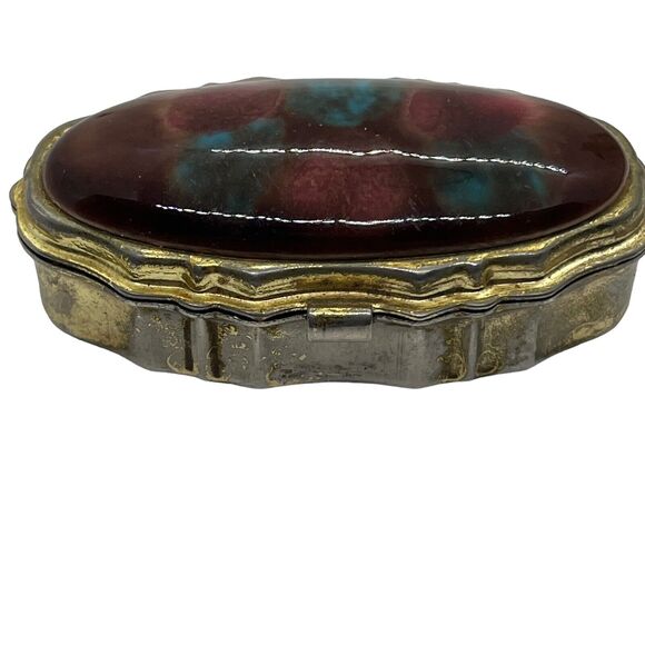 Charming Pill Box Vintage Retro Gold Tone Puffed Lid Retro Chic Aged Finish - Picture 2 of 14